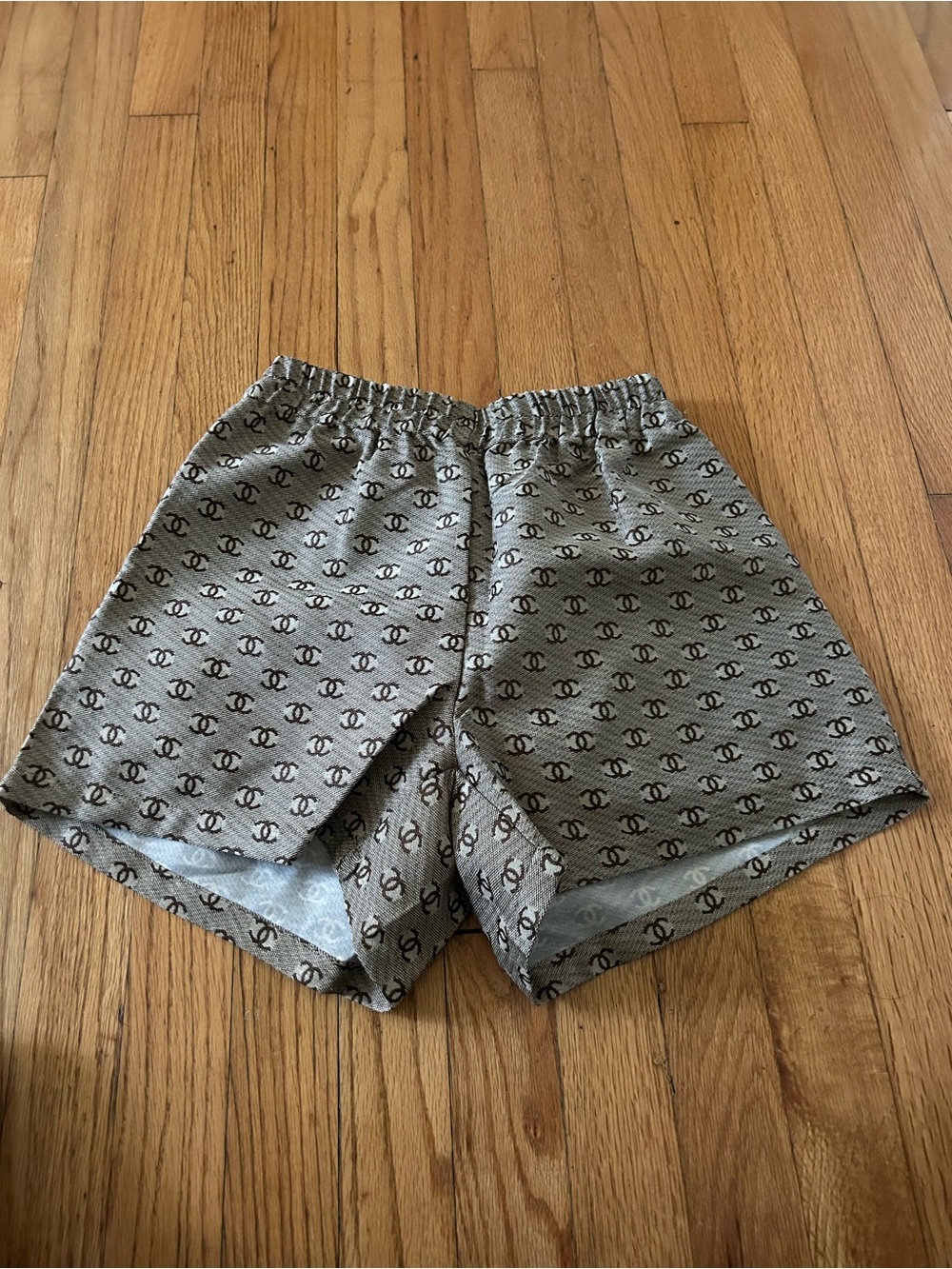 Shorts de mujer no es original